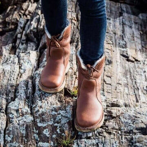 Sturdy Boots with Warm Lining